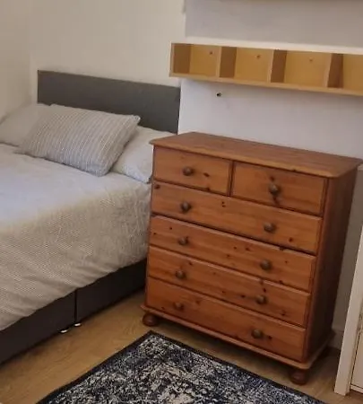 Budget 4 Bedroom House,entire Place.sleeps 10 Holiday home *