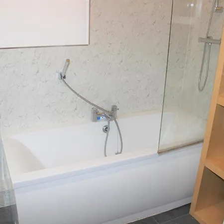 Single In A Shared Flat With Own Toilet *