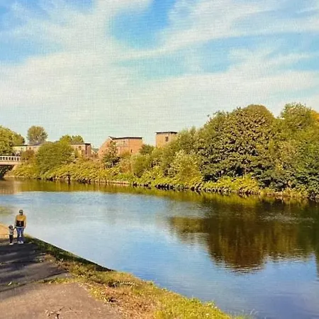 Villa Detached Riverside In The Heart Of Manchester