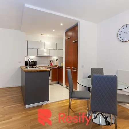 Skyline - By Resify * Manchester