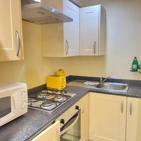 Apartment Lovely Studio-freeparking Nearby Restaurants Stores, Tram, Metro Link & Bus Stop