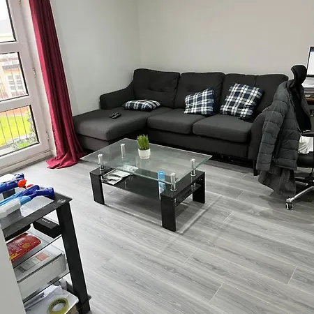 Spacious 1 Bed Apartment With Balcony, Close To Bars, Restaurants And Tram Stop Apartment