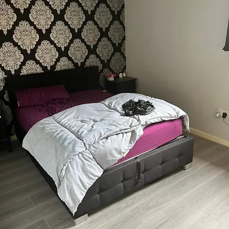 Apartment Spacious 1 Bed Apartment With Balcony, Close To Bars, Restaurants And Tram Stop Manchester