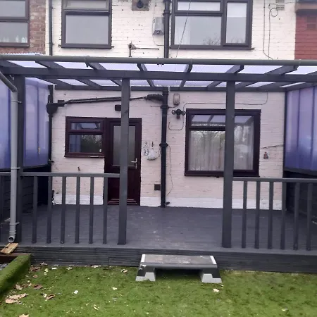 Cosy 4 Bed House 15 Min To Centre