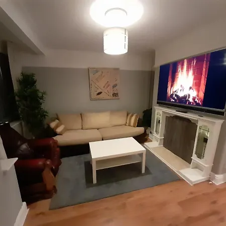 Cosy 4 Bed House 15 Min To Centre *