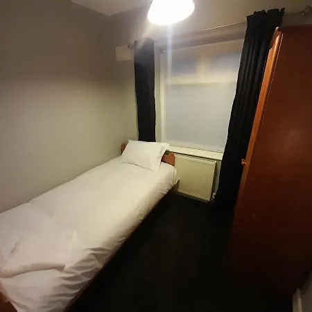 Cosy 4 Bed House 15 Min To Centre Holiday home *