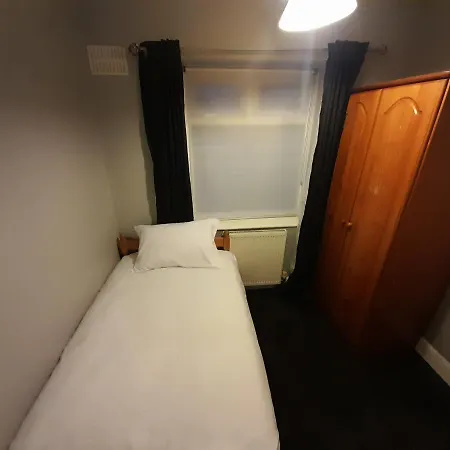Cosy 4 Bed House 15 Min To Centre *