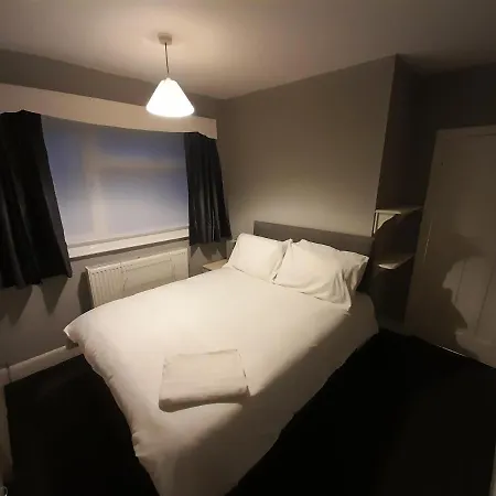 Cosy 4 Bed House 15 Min To Centre *