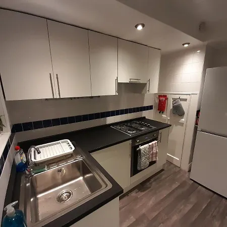 Holiday home Cosy 4 Bed House 15 Min To Centre