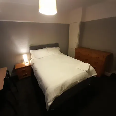 Holiday home Cosy 4 Bed House 15 Min To Centre