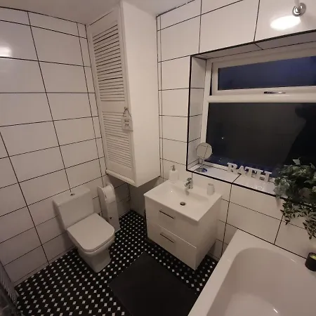 Holiday home Cosy 4 Bed House 15 Min To Centre