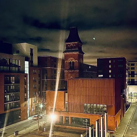 Contemporary Ancoats Penthouse With Large Private Terrace And Hot Tub Guest house *