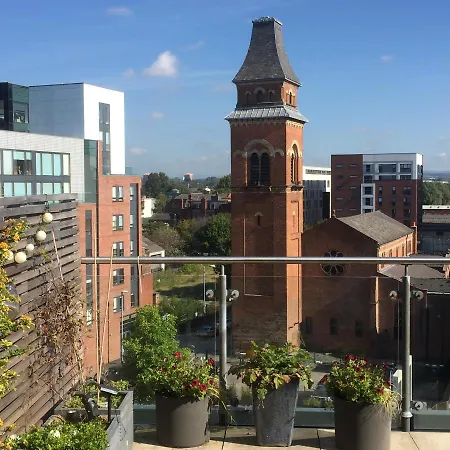 Contemporary Ancoats Penthouse With Large Private Terrace And Hot Tub Konukevi