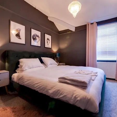 Pass The Keys Unique Stylish 3 Bedroom Sleeps 5 Manchester