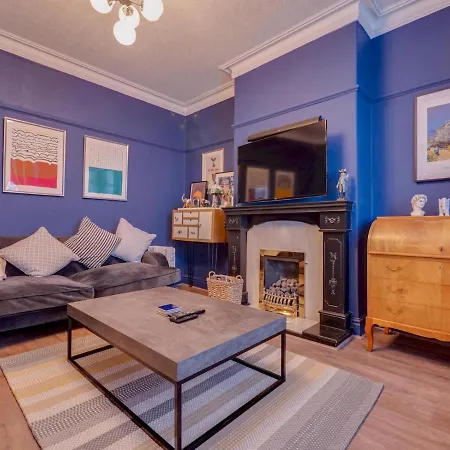 Pass The Keys Unique Stylish 3 Bedroom Sleeps 5 *