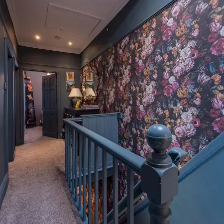 Pass The Keys Unique Stylish 3 Bedroom Sleeps 5 Manchester