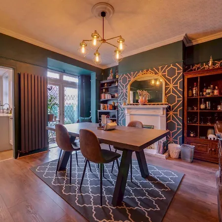 Pass The Keys Unique Stylish 3 Bedroom Sleeps 5
