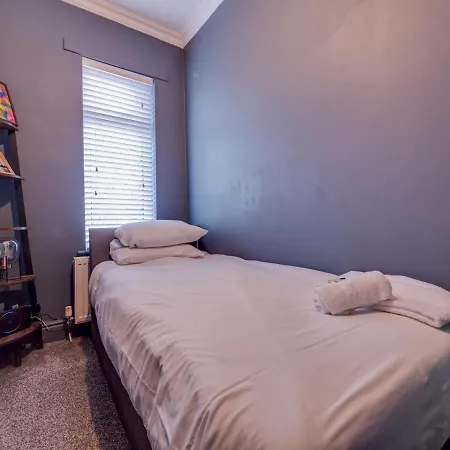 Pass The Keys Unique Stylish 3 Bedroom Sleeps 5 Manchester