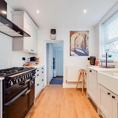 Pass The Keys Unique Stylish 3 Bedroom Sleeps 5 Manchester