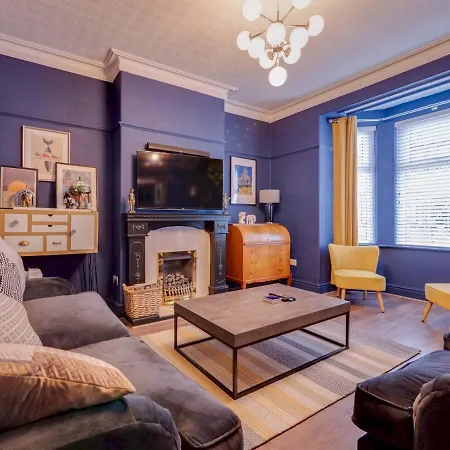Pass The Keys Unique Stylish 3 Bedroom Sleeps 5 Manchester
