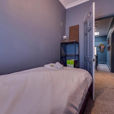Pass The Keys Unique Stylish 3 Bedroom Sleeps 5 Manchester