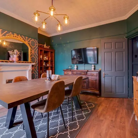 Pass The Keys Unique Stylish 3 Bedroom Sleeps 5 *