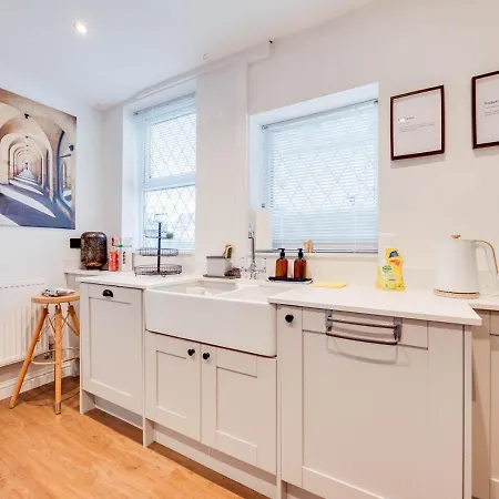 Pass The Keys Unique Stylish 3 Bedroom Sleeps 5