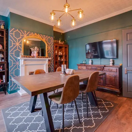 Pass The Keys Unique Stylish 3 Bedroom Sleeps 5