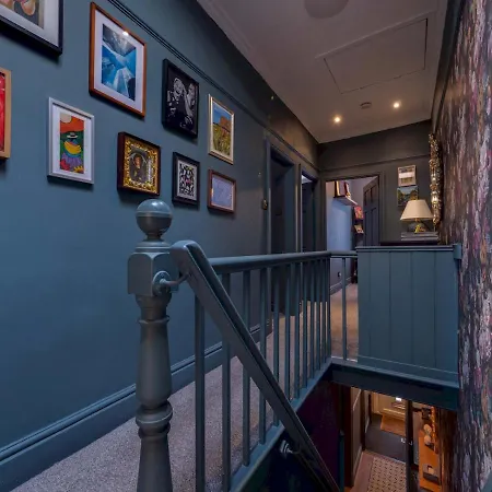 Pass The Keys Unique Stylish 3 Bedroom Sleeps 5 Manchester