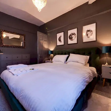 Pass The Keys Unique Stylish 3 Bedroom Sleeps 5 Manchester