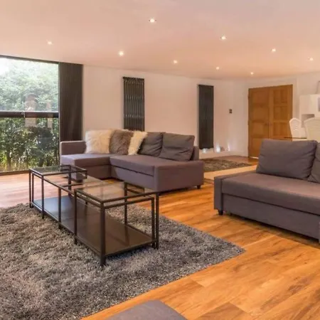 Mansion With Pool & Hot Tub Manchester מנצ'סטר