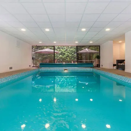 Mansion With Pool & Hot Tub Manchester マンチェスター