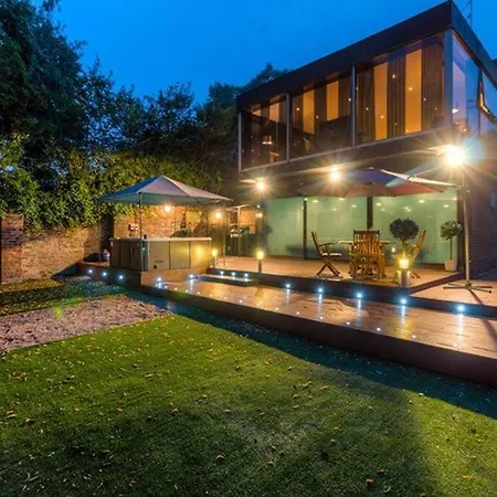 Mansion With Pool & Hot Tub Manchester בית נופש *