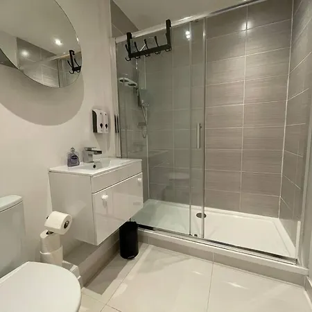 Mansion With Pool & Hot Tub Manchester בית נופש *