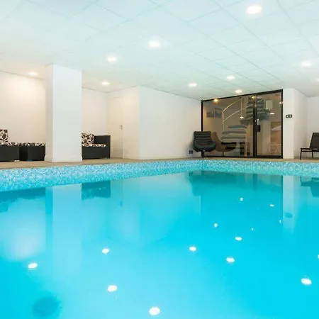 Mansion With Pool & Hot Tub Manchester בית נופש *