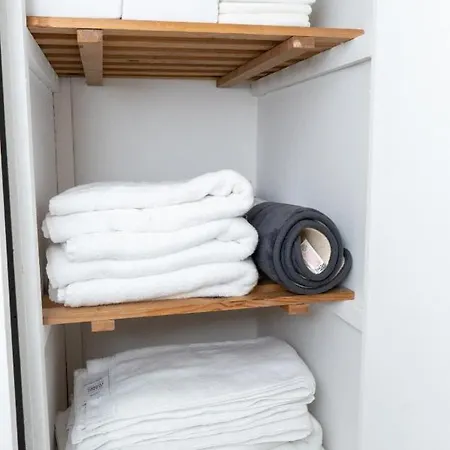 Cosy 2 Bed With Parking Near Piccadilly, Etihad Stadium And Coop Live Sleeps Up To 5 *