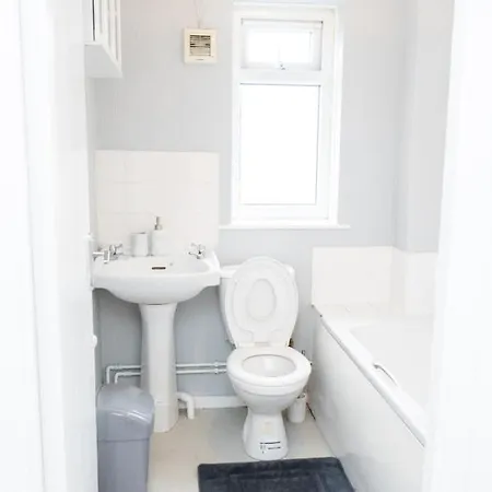 Cosy 2 Bed With Parking Near Piccadilly, Etihad Stadium And Coop Live Sleeps Up To 5 Dom wakacyjny