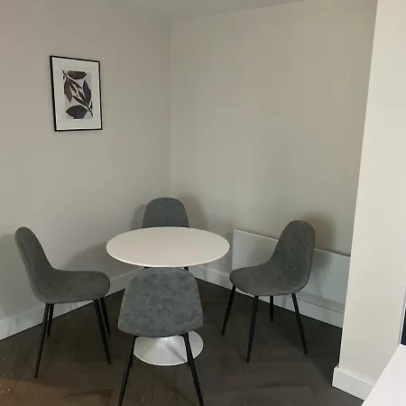 Lovely 2 Bedroom Apartment In Deansgate Апартаменты *