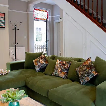 Lock Keepers - Detached House In The *