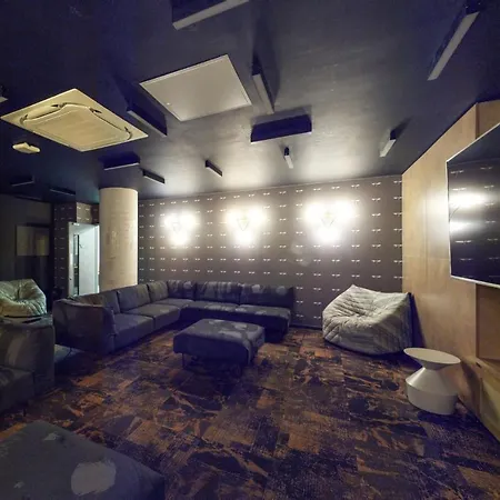 Canvas Apartment *