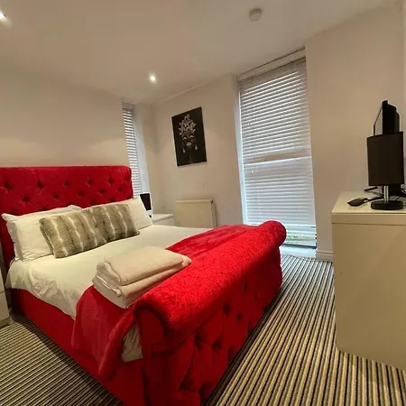 Mansion With Pool & Hot Tub Manchester * מנצ'סטר