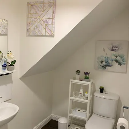 別荘 Spacious And Amazing 4 Bedroom Detached House *