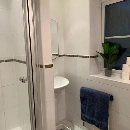 Spacious And Amazing 4 Bedroom Detached House *