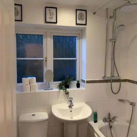 Spacious And Amazing 4 Bedroom Detached House