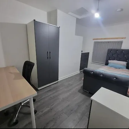 Prime Location Refurbished Room In A 3 Bed Loft Lejlighed *