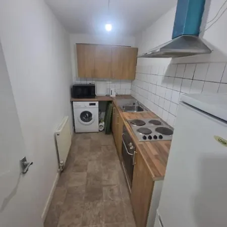 Prime Location Refurbished Room In A 3 Bed Loft Manchester
