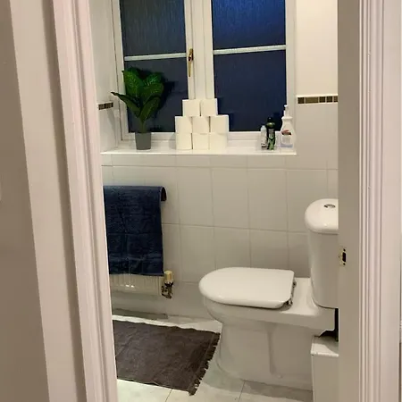 Spacious And Amazing 4 Bedroom Detached House Manchester