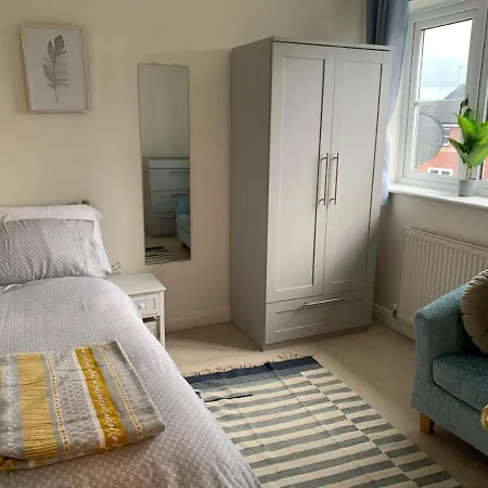 Spacious&amazing 4 Bedroom Detached House Mánchester