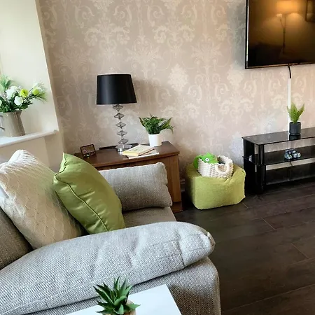 Spacious&amazing 4 Bedroom Detached House Сasa de vacaciones