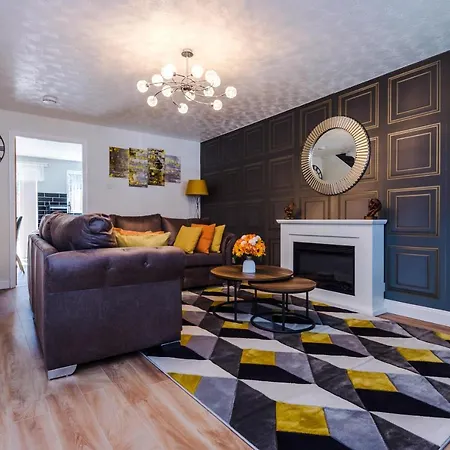 Stylish 4 Bedroom Close To City Centre *
